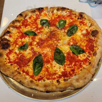 Andrew Bellucci's Pizzeria, Astoria