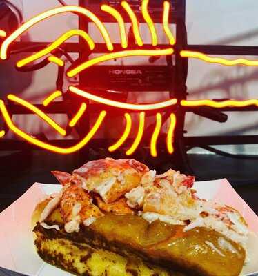 Mystic Lobster Roll Company - Naples, Naples