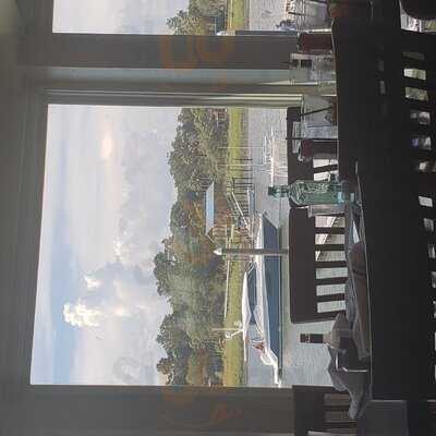 Islander 71 Fish House and Deck Bar