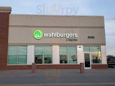 Wahlburgers At Hy-vee, Kansas City