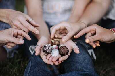 High Desert Chocolates, Sisters