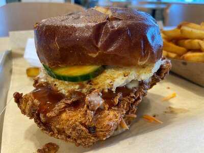 M2o Burgers & Salads