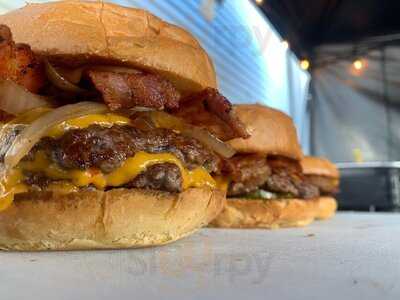 Full Metal Burgers, Escondido