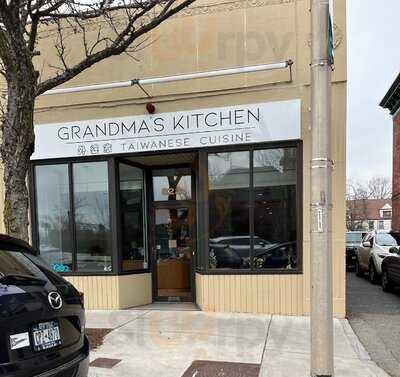 Grandma's Kitchen, Newton