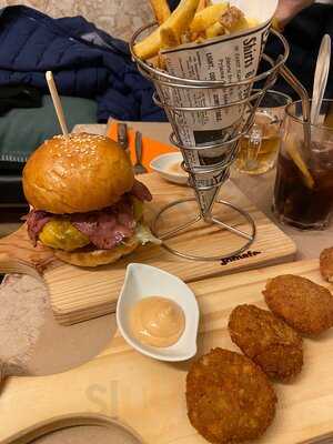 Cosmopolitan Burger
