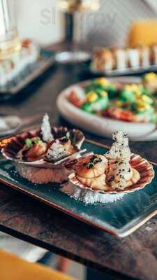 Momo Asian Kitchen Bar