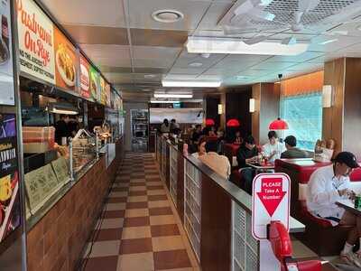 위트앤미트 강남점