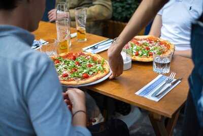 De Pizzabakkers Dagelijkse Groenmarkt