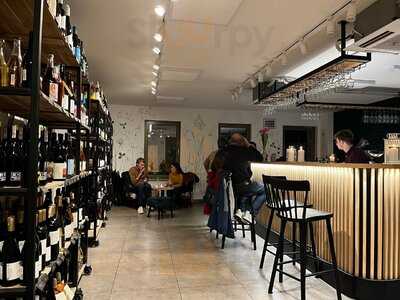 Dzikie Wino Wine Bar