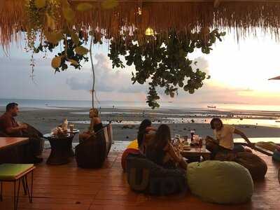 Mango Tree Sunset Bar & Cafe