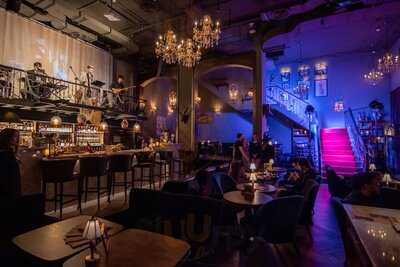 แมนชั่นร้างสุขุมวิทบาร์