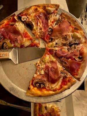 Bacco Pizzaria And Wine Bar