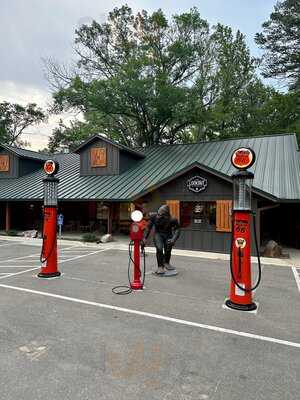 Lookout Kitchen - Beavers Bend, Broken Bow