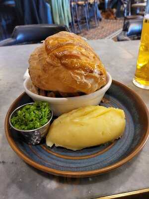 The Tavern At Cameron House