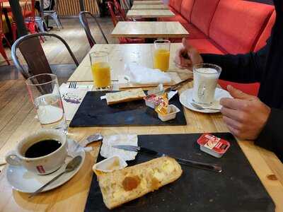 Le Café Des Ducs