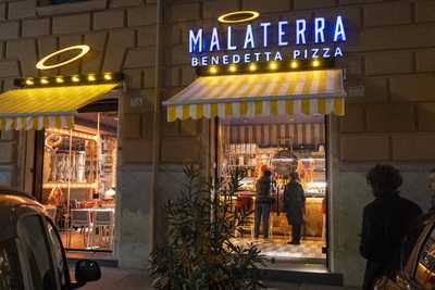 Malaterra, Roma