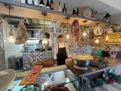 A Piazza Regina “fraschetta Con Cucina”