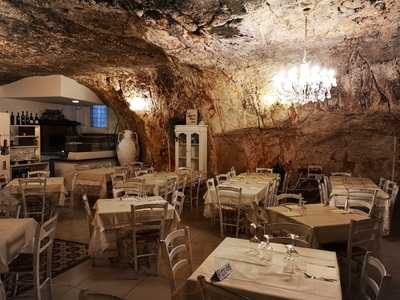 La grotta degli avi, Ostuni