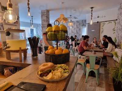 Mokambo Breakfast & Brunch & Lunch Sevilla