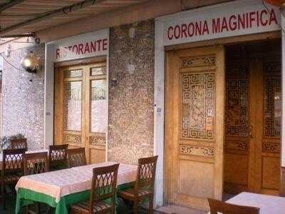 Corona Magnifica, Roma