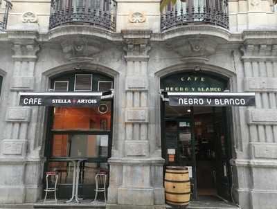 Café Negro Y Blanco