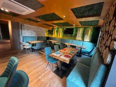 Mosty Restaurant And Lounge