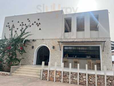 Skinos Restaurant & Pool Bar