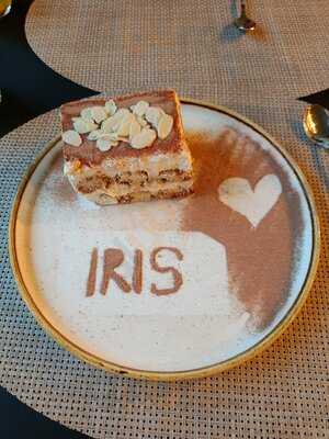 Iris Cafe Restaurant Bar