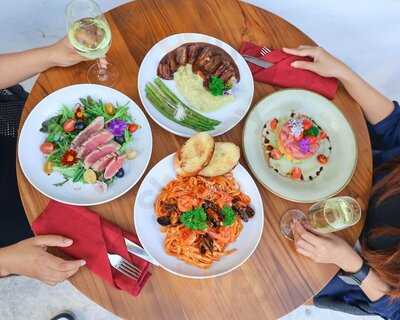 Roxy Restaurant & Bar