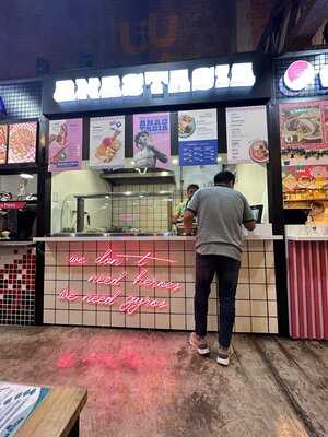 Anastasia Gyros, Lima