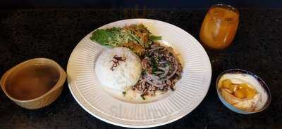 タイ料理 SaamRoaサムロー 神泉