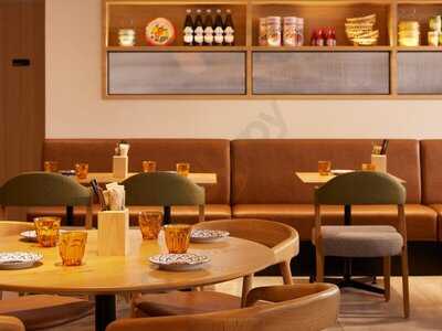 ASAI京都四条自慢の共有スーペースにあるレストランバー「ソイ・ギャン」は、京都に出現した小さなバンコク。本物のタイ・ストリートフードを堪能しながら、色々な人との交流を楽しんで。