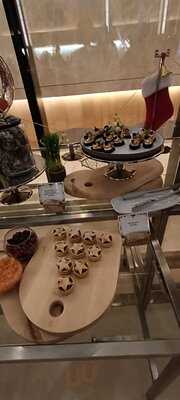 ‪Emperor Lounge‬