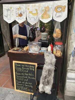 Bánh Mì Đầu Ngõ