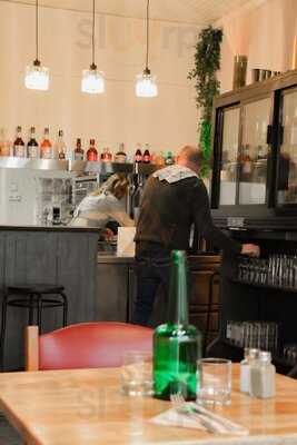 La Petite Table, Arles