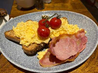 Hawker Bar London Luton Airport