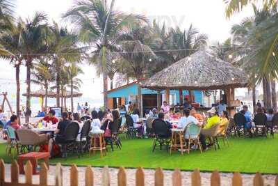 Hamptons Beach Bar