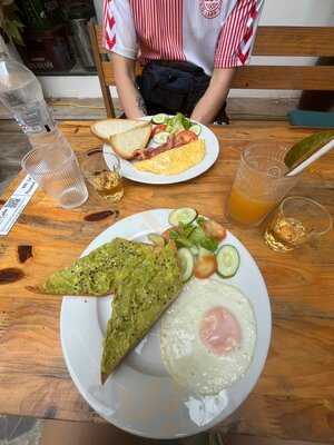 Bie's Cafe - Food & Drink